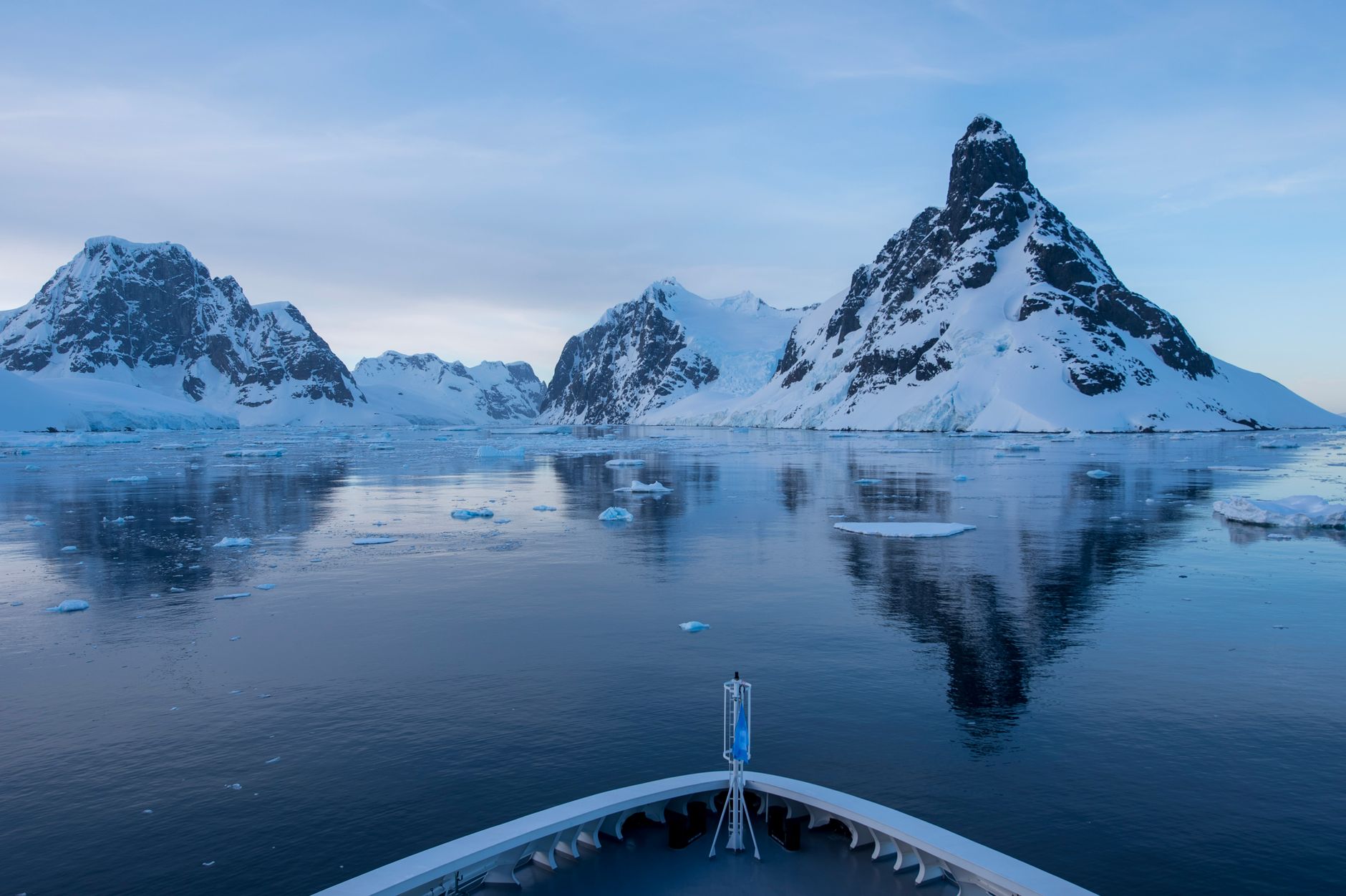 Nuevos Horizontes de Expedición: Cuando el Diseño, la Navegación Polar y el Vidrio Artesanal Redefinen la Aventura