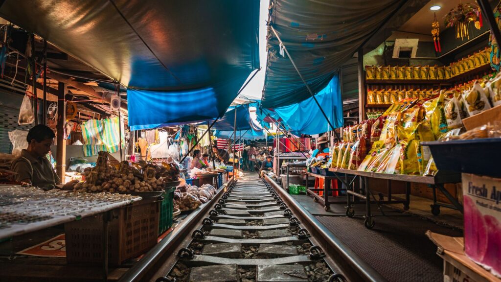 El Ferrocarril Trans-Vietnam: Ingeniería de arrozales, logística monzónica y la conectividad ferroviaria histórica entre Hanói y Ciudad Ho Chi Minh