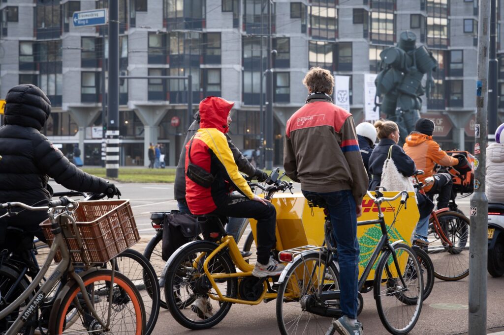 El laberinto de los valles fluviales: cómo el tren de cremallera y los carriles bici integrados transforman el transporte en el valle del Rin