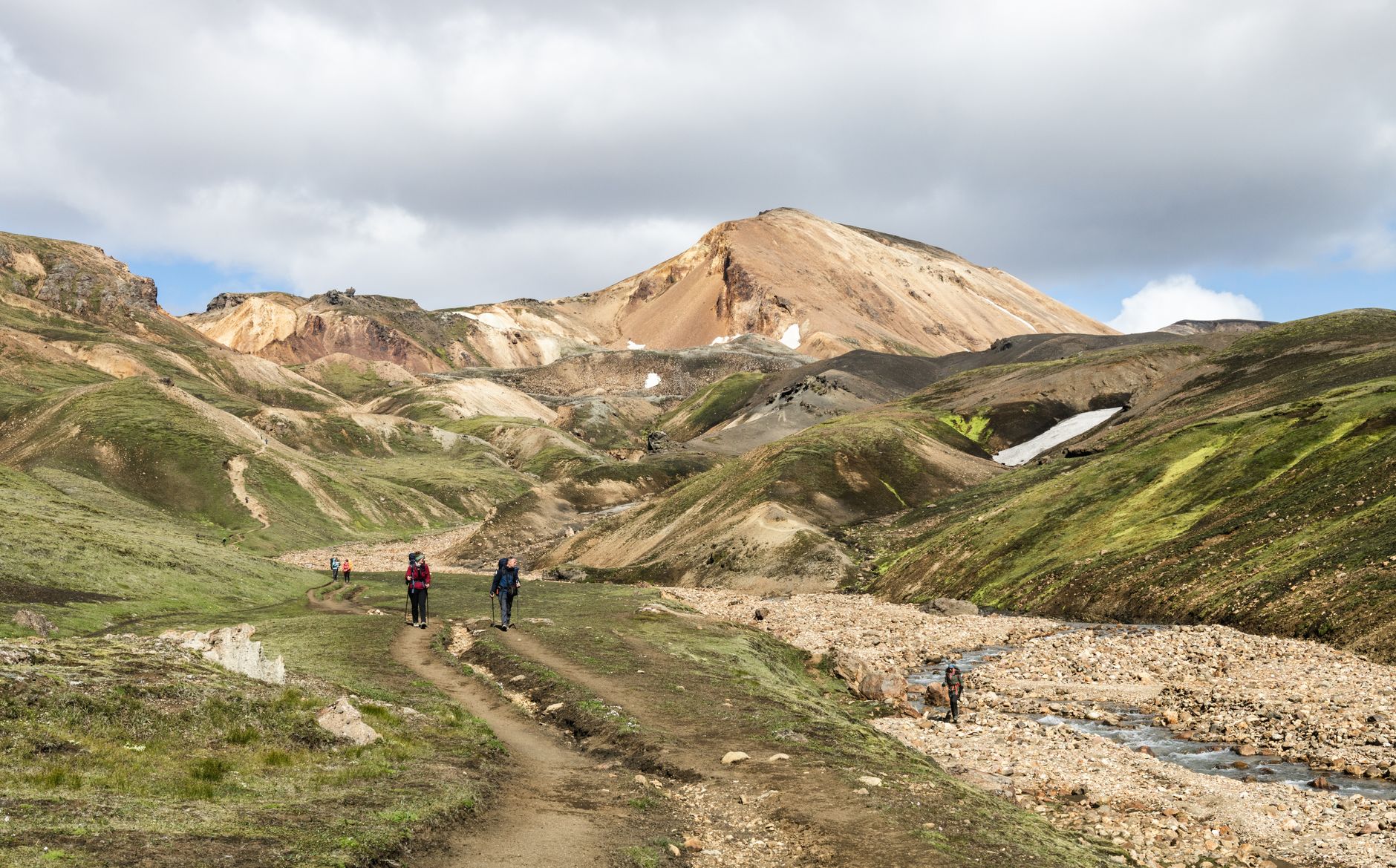La Travesía del Sendero de Laugavegur en Islandia: Guía de Expedición y Senderismo por las Tierras Altas Volcánicas
