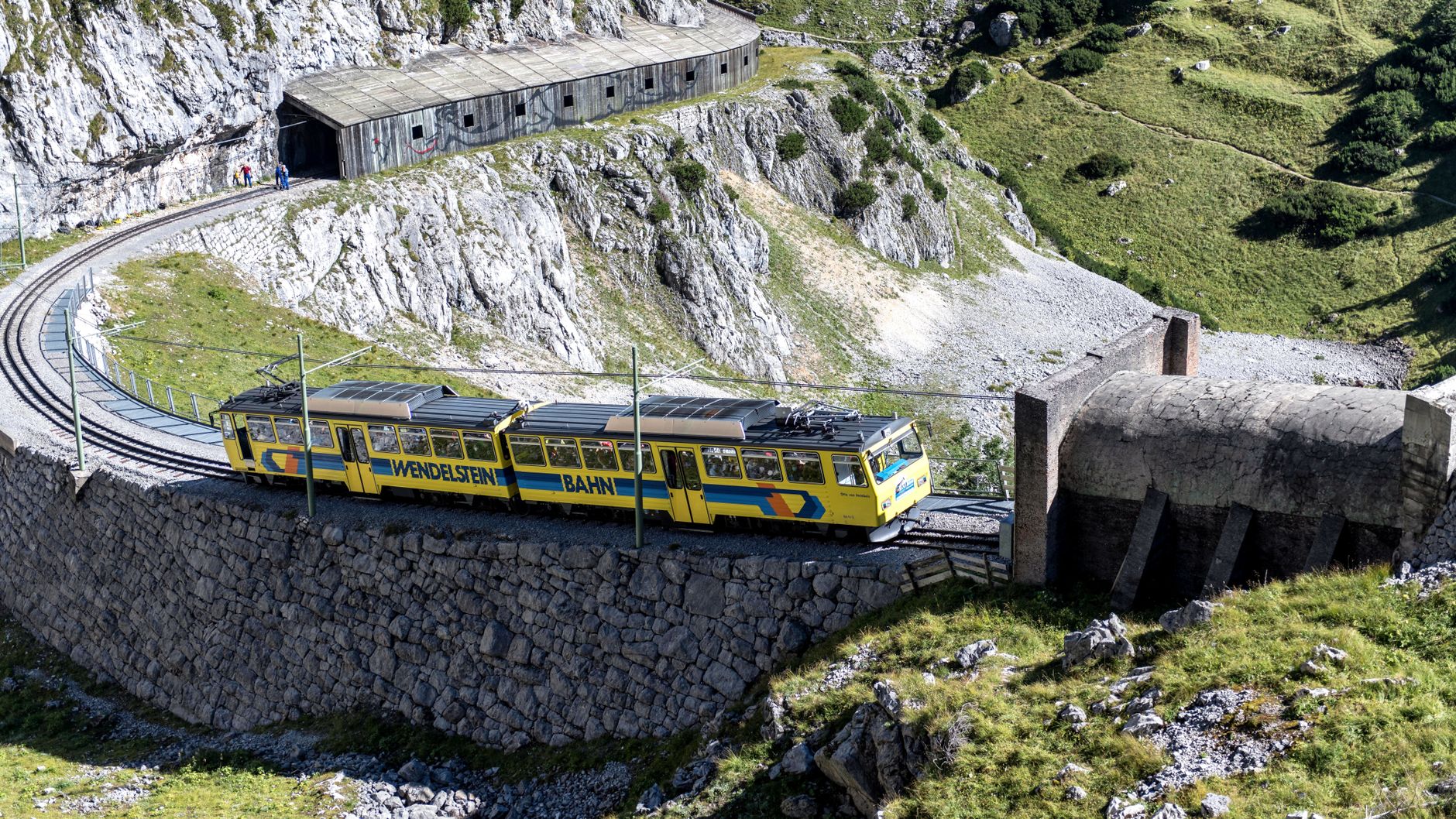 La ruta del tren cremallera de Nuria: ingeniería de montaña y peregrinaje silencioso en el Pirineo catalán