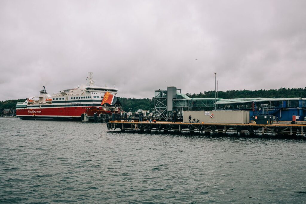 El laberinto intermodal del archipiélago de las islas Åland: transbordadores de hielo, calzadas de piedra y la frágil conectividad de un confín báltico
