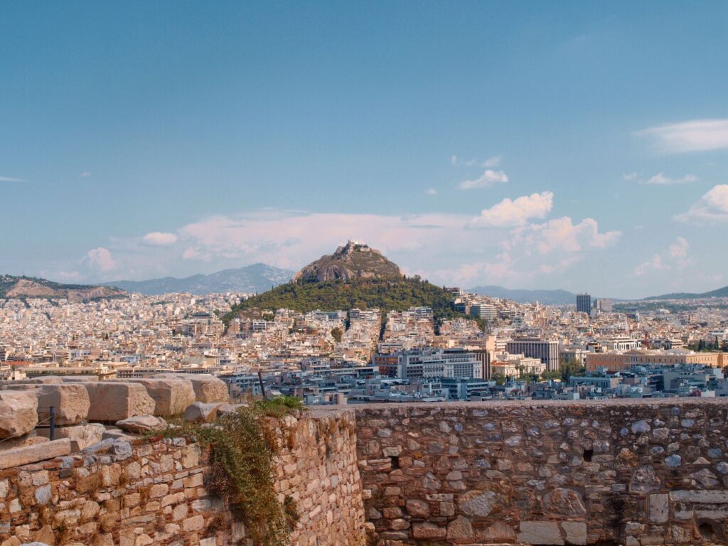 Atenas en otoño: cuando la ciudad recupera su pulso real según Agapi Sbokou