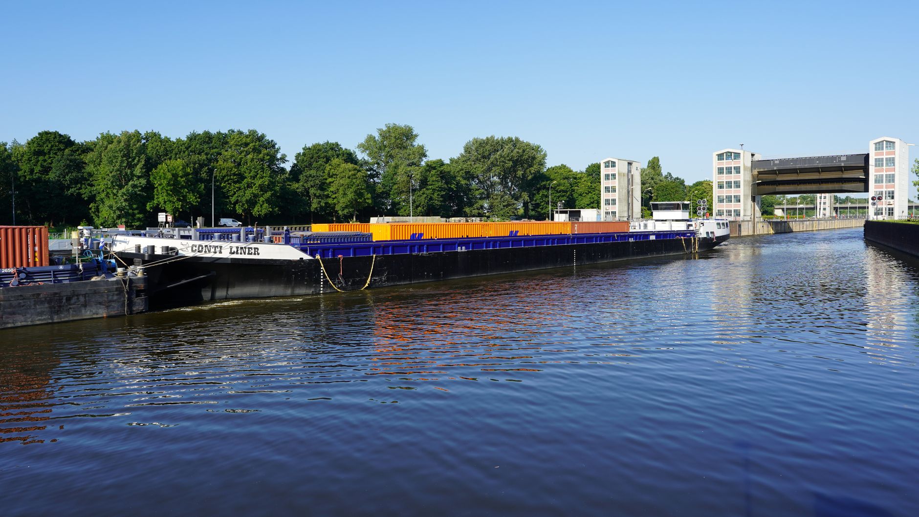 El laberinto intermodal del Bajo Mosa: la arteria fluvial y ferroviaria que vertebra los puertos de Amberes y Róterdam