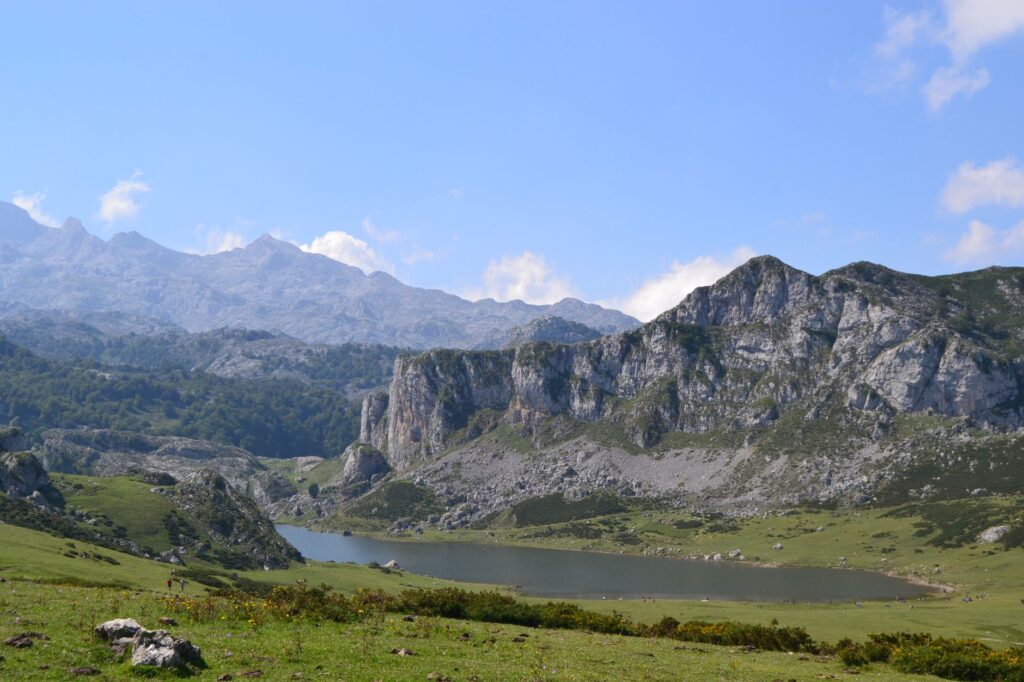 La Senda de las Marmotas y los Glaciares: Guía de Alta Montaña en el Parque Nacional de los Picos de Europa
