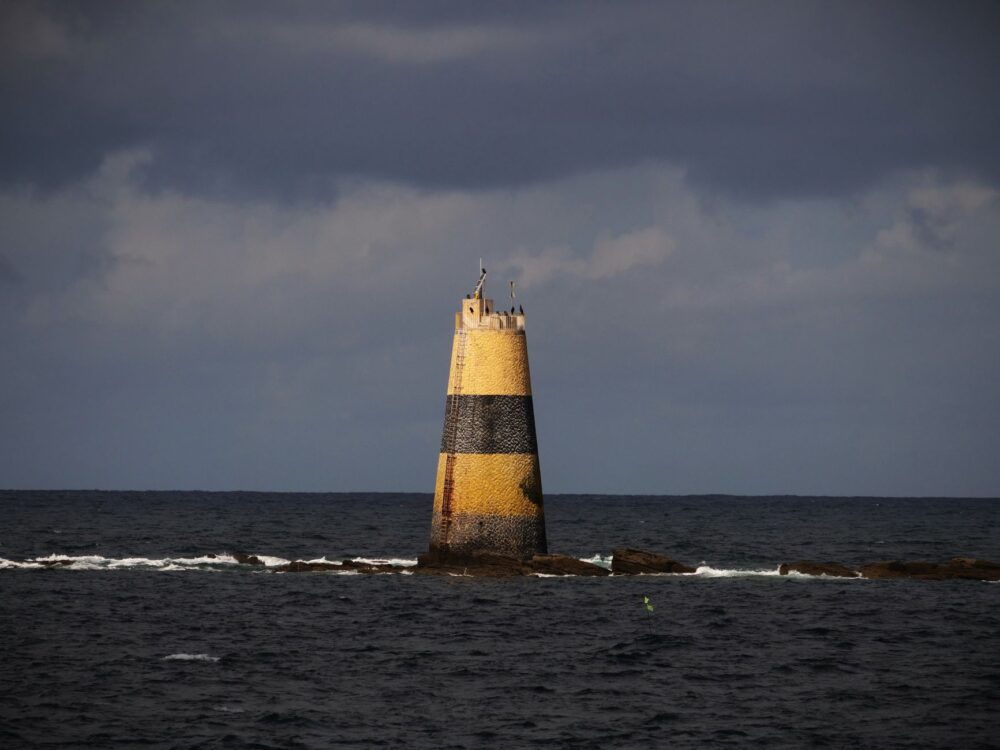 El Legado de los Faros de Bretaña: Ingeniería, Soledad y Resistencia en el Fin del Mundo