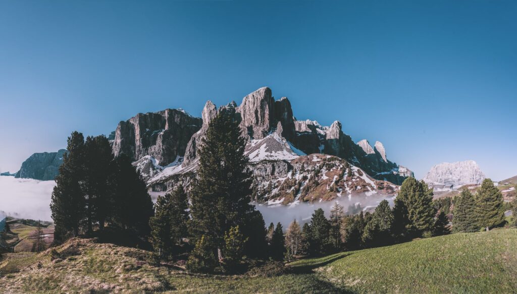 El latido de la talla en madera: gubia, veta y memoria en los obradores de Val Gardena