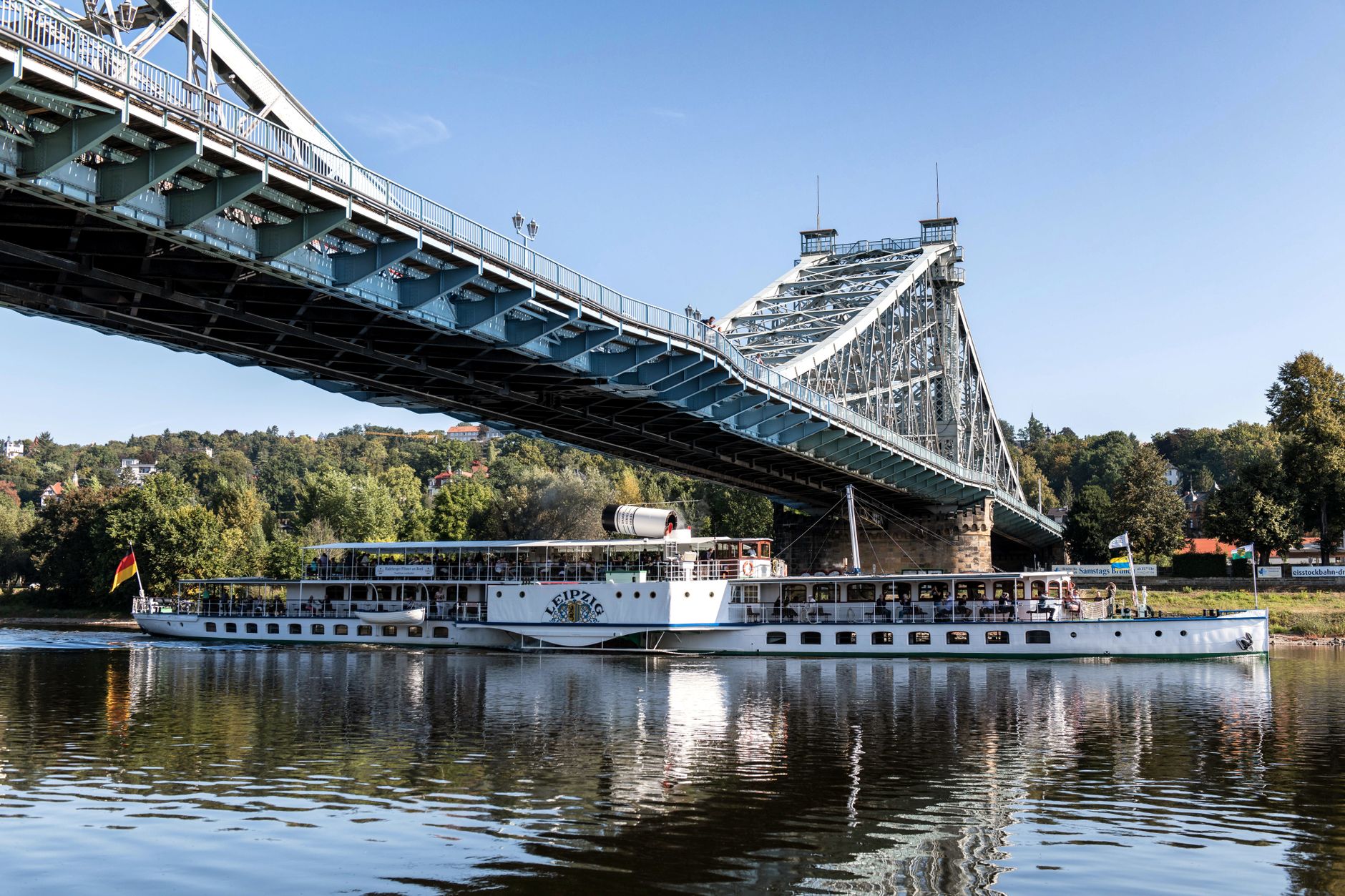 El latido de los barcos de vapor del Danubio: Ingeniería centenaria, ruedas de paletas y la navegación fluvial en Europa Central