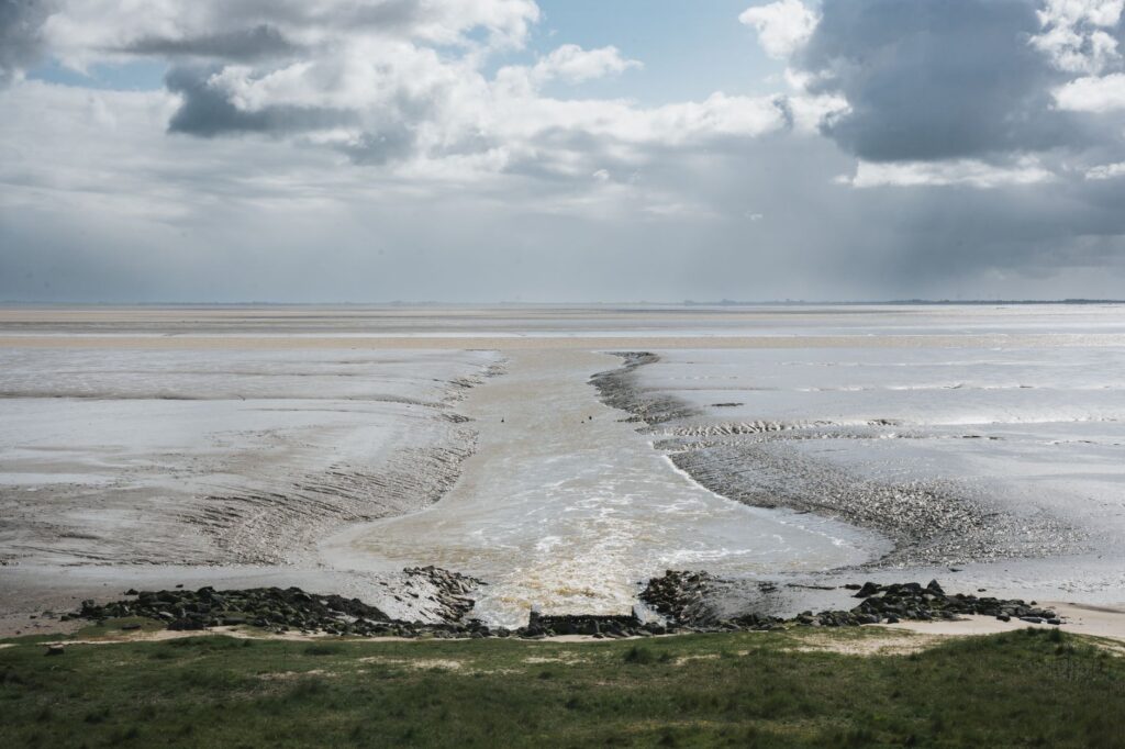 Navegación en el Mar de los Wadden: Guía Marítima y Travesía de Mareas entre las Islas Frisias