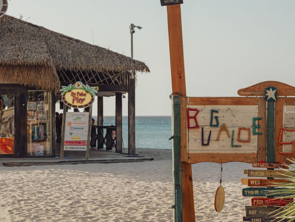 Aruba: El Giro Estratégico hacia un Turismo de Valor Humano y Ambiental