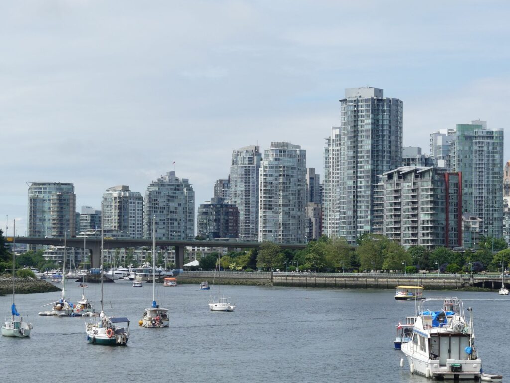 Vancouver más allá de la postal: alojamientos de autor y diseño local en el Pacífico canadiense