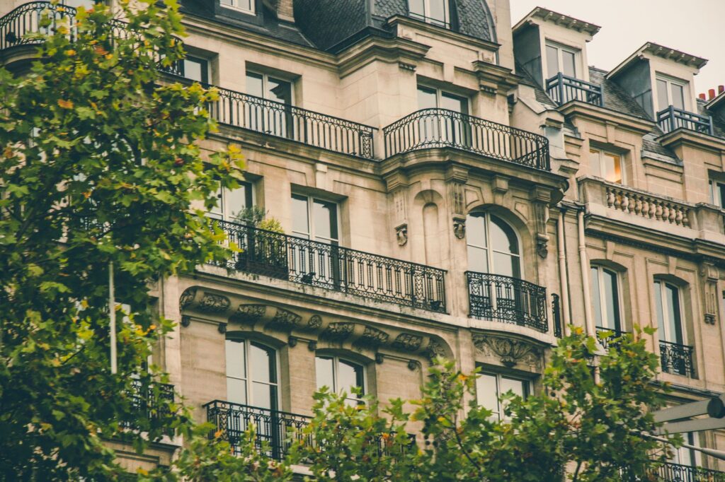 The Hoxton x Lacoste: la colección cápsula que solo puedes pedir al servicio de habitaciones