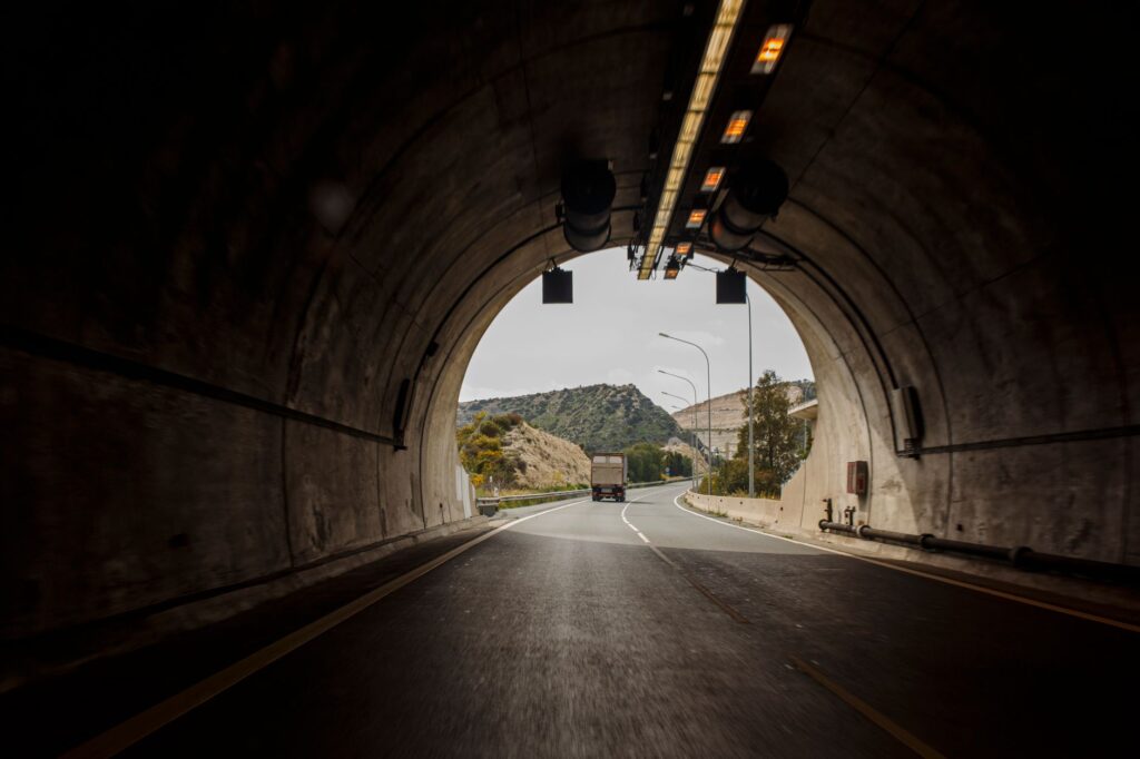 La Conectividad Ferroviaria del Corredor del Cárpatos: Infraestructura, Montañas y Logística en Europa Oriental