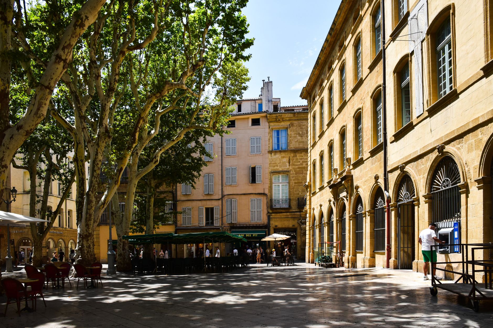 El Renacimiento de la Encuadernación en Seda: Hilatura, Telar y Memoria en los Obradores de Lyon