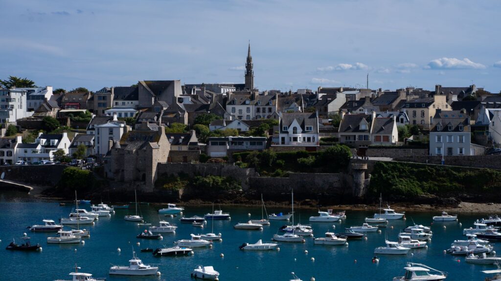 El santuario del agua viva: el legado de la talasoterapia y el sosiego atlántico en Roscoff