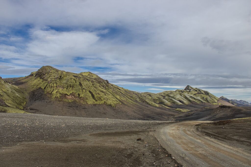 El laberinto de las penínsulas glaciales: cómo los transbordadores eléctricos y las rutas de baja velocidad transforman el transporte en la península de Snæfellsnes