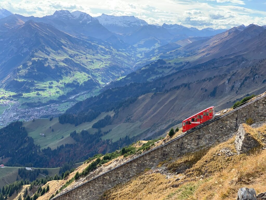 La Conectividad Ferroviaria del Corredor del Cárpatos: Infraestructura, Montañas y Logística en Europa Oriental