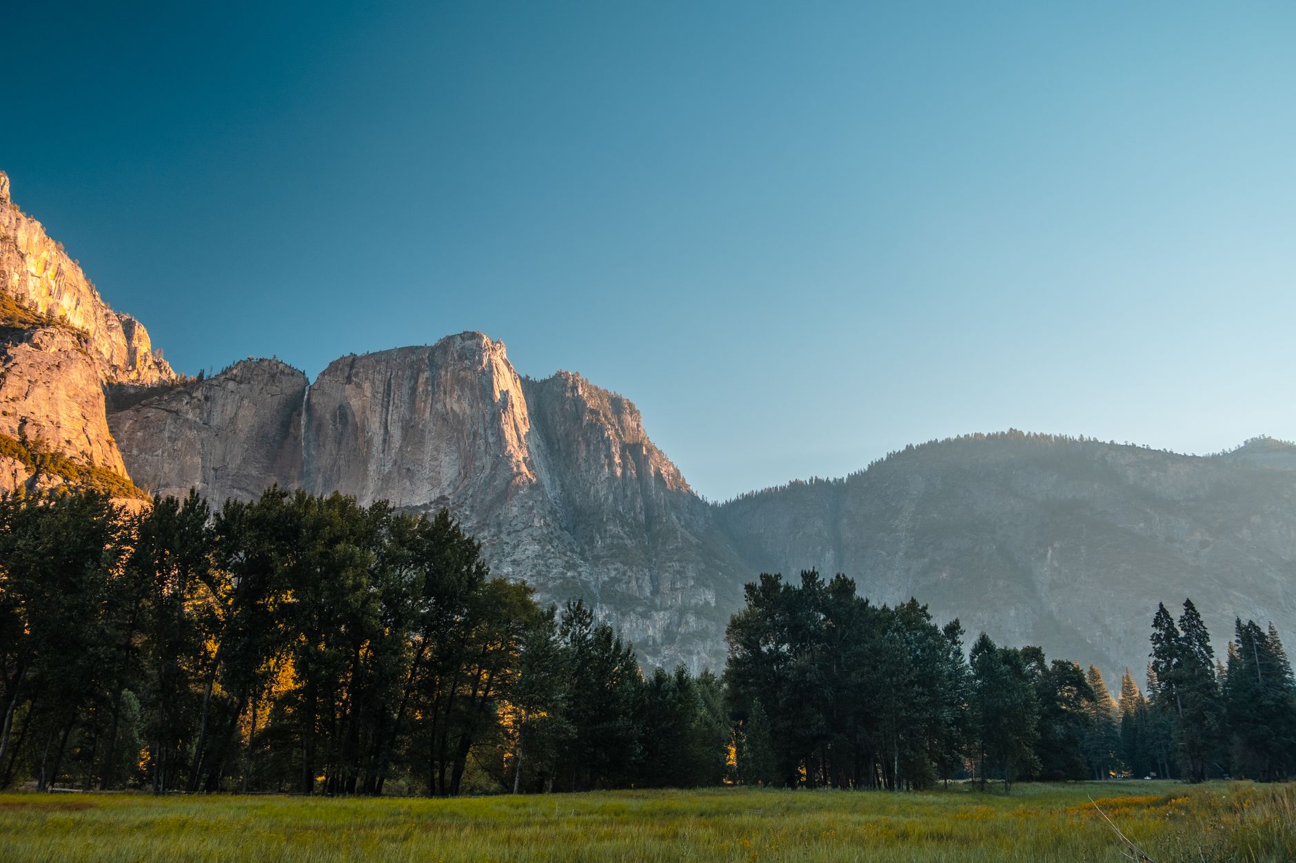 La Travesía del Sendero de John Muir en California: Guía de Expedición y Senderismo por la Cresta Granítica de Sierra Nevada