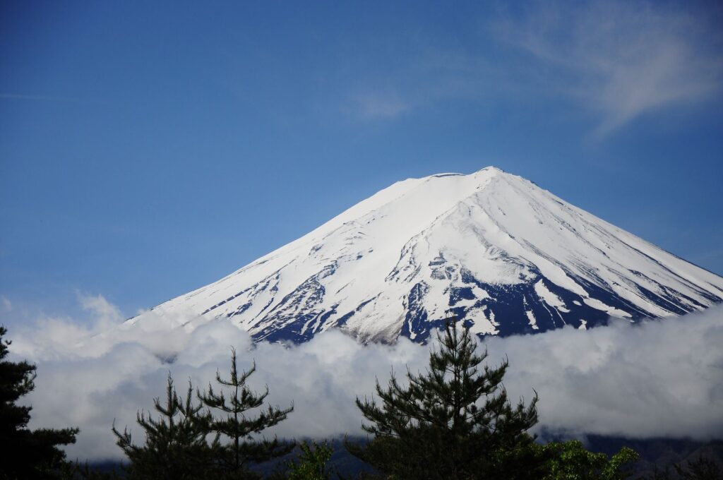 Las rutas imperiales de Japón: Caminar y viajar en tren entre el pasado y el presente de Kioto a Tokio
