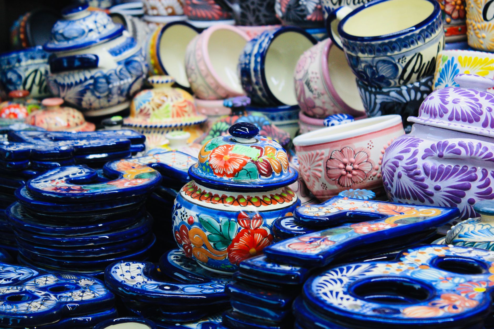 El Renacimiento de la Cerámica de Talavera: Esmalte, Horno y Memoria en los Alfares de Puebla