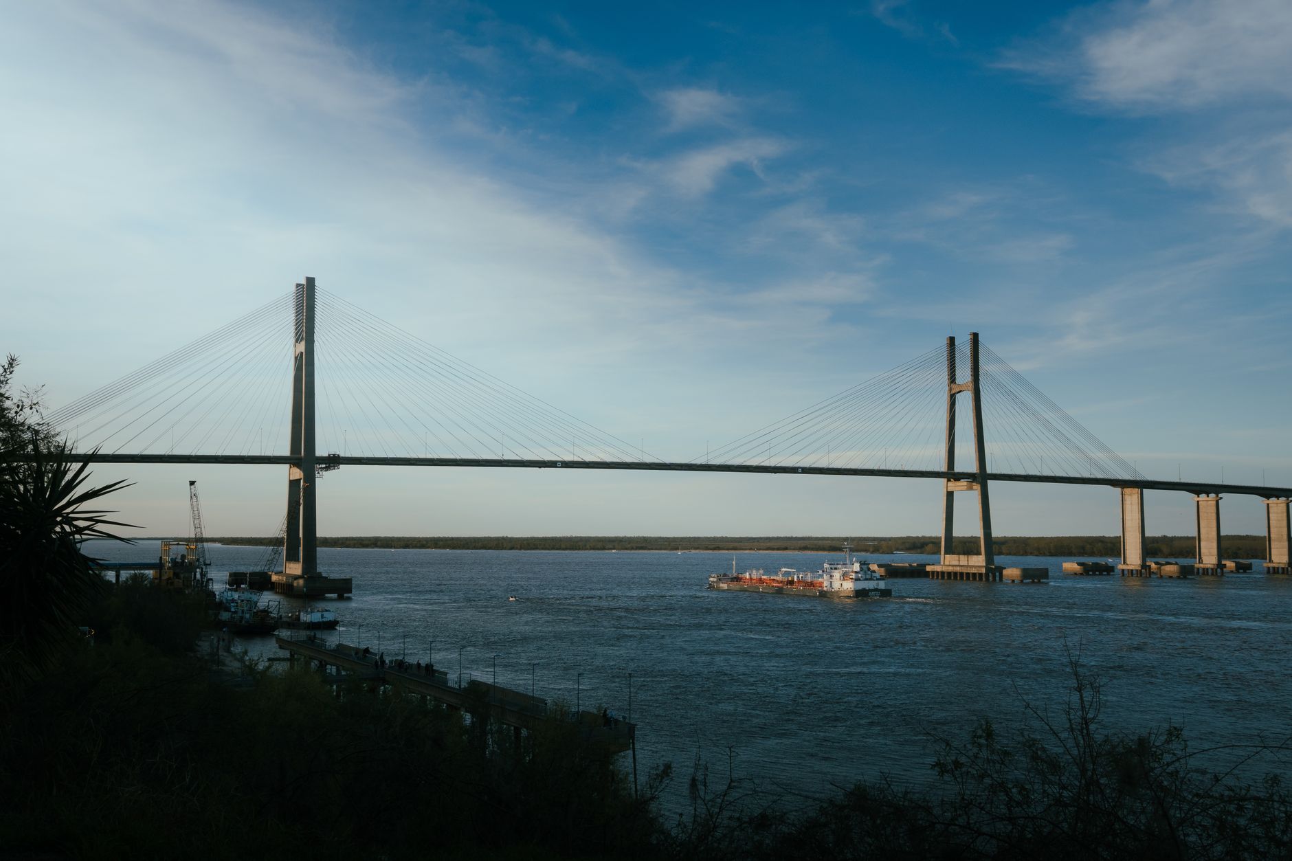 El latido costero de las Rías Baixas: Ingeniería portuaria, rutas marineras y la conectividad insular de Arousa