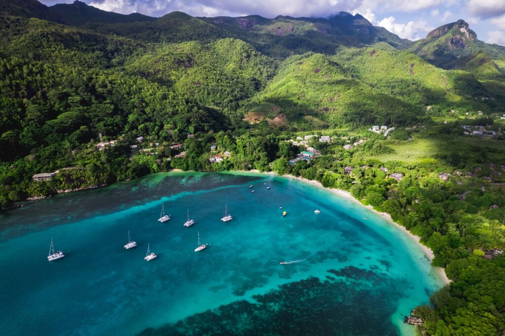 El archipiélago invisible: conectividad marítima, retos logísticos y el nuevo pulso insular en las Islas Cook