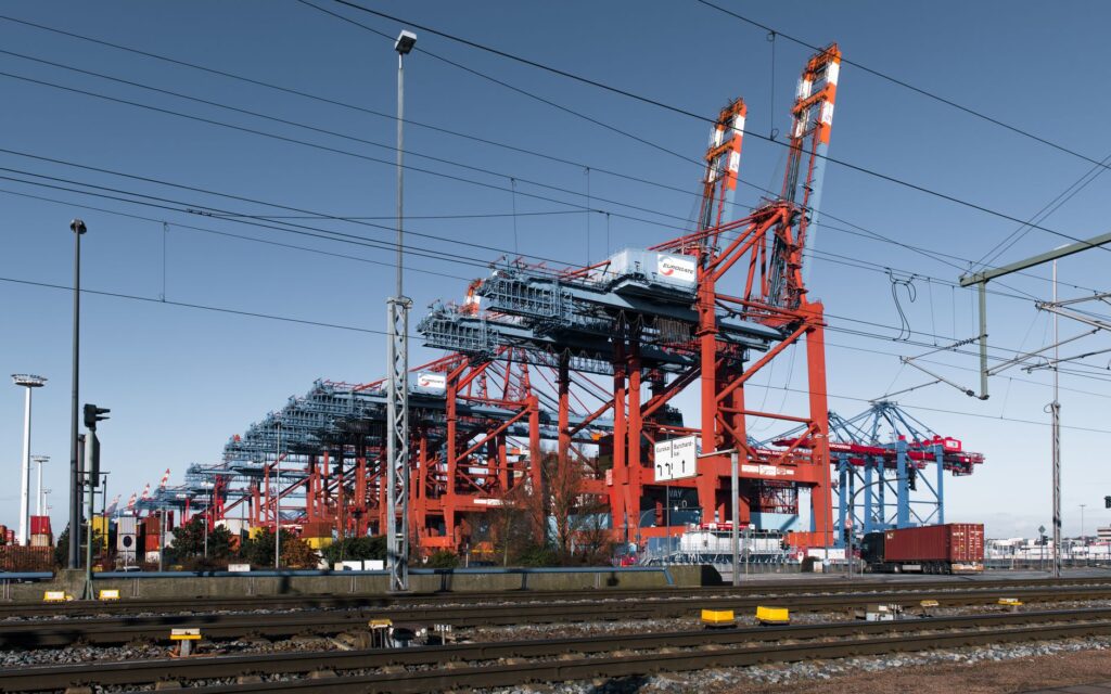 El laberinto intermodal del Bajo Mosa: la arteria fluvial y ferroviaria que vertebra los puertos de Amberes y Róterdam