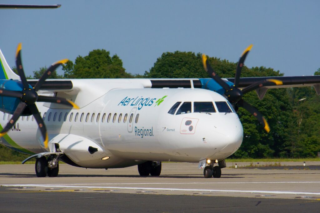 El laberinto aéreo del archipiélago de las Azores: aeronaves de corto alcance, pistas de pendiente y la frágil conectividad insular del Atlántico medio