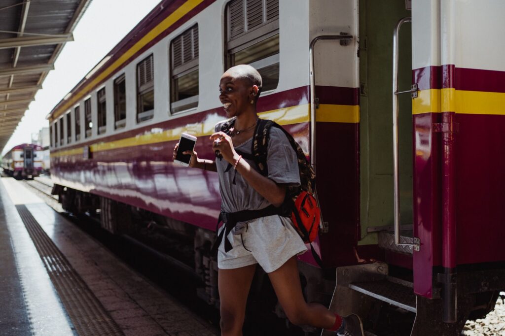 Conectividad sin fronteras: El análisis definitivo sobre las eSIM de Holafly para grandes travesías