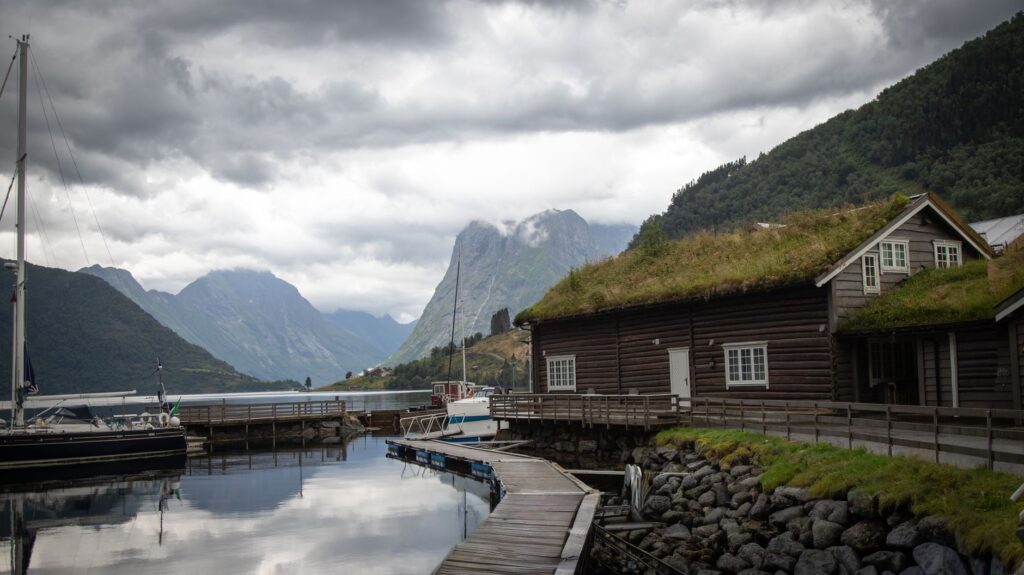 La Travesía del Círculo Polar en el Expreso de Bergen a Oslo: Guía de Expedición y Logística Ferroviaria por las Mesetas Noruegas