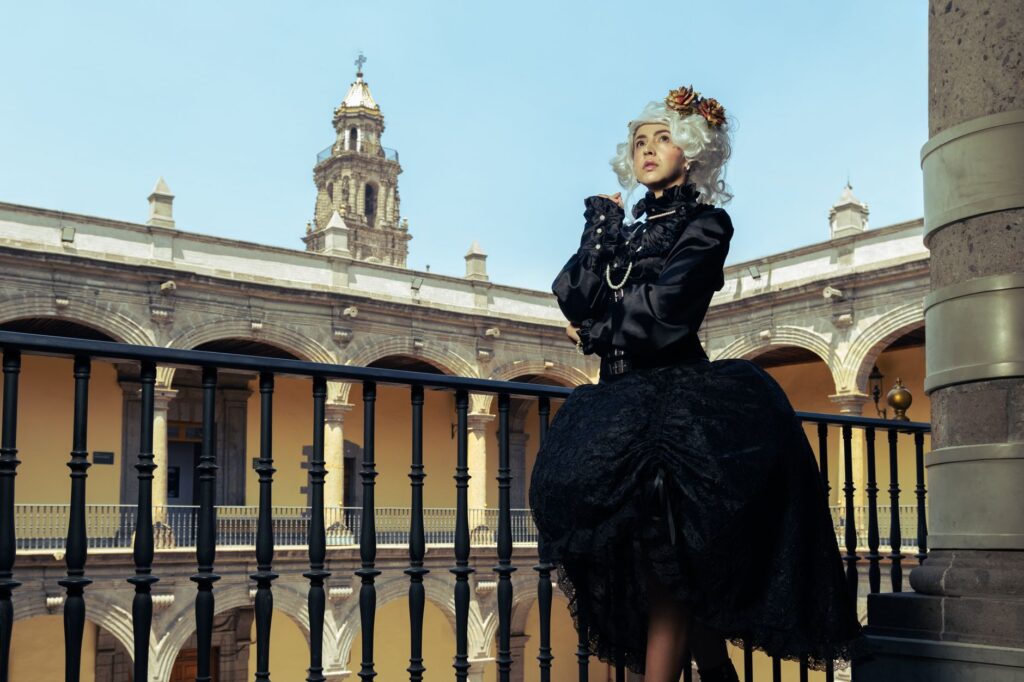 Encajes al alba: un homenaje a Sevilla y su influencia en la moda y el arte