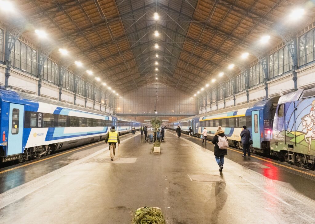 El colapso aéreo en el noreste de EE. UU. y el dilema ferroviario: por qué el tren es la verdadera alternativa