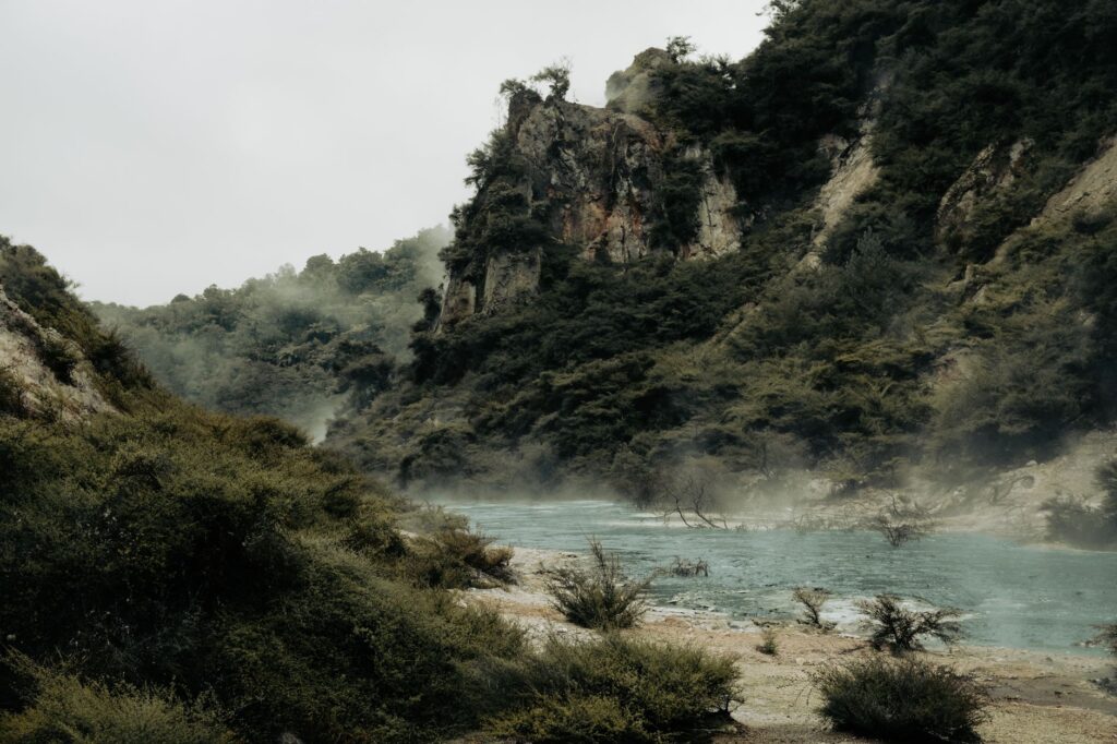 El laberinto de las llanuras volcánicas: cómo la movilidad geotérmica y los caminos de ceniza transforman el transporte en la región de Taupo