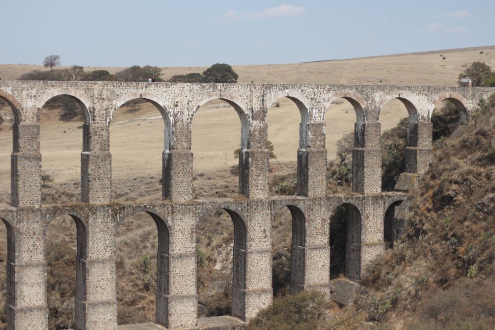 El Ferrocarril del Valle Central: Ingeniería de valles, logística andina y la conectividad ferroviaria histórica en Chile