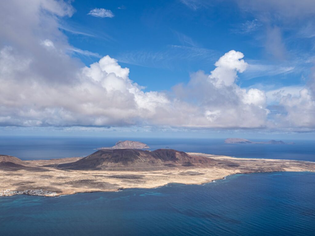 La Travesía del Archipiélago de las Azores en Barco de Apoyo Científico: Guía de Navegación y Logística Marina por el Atlántico Medio