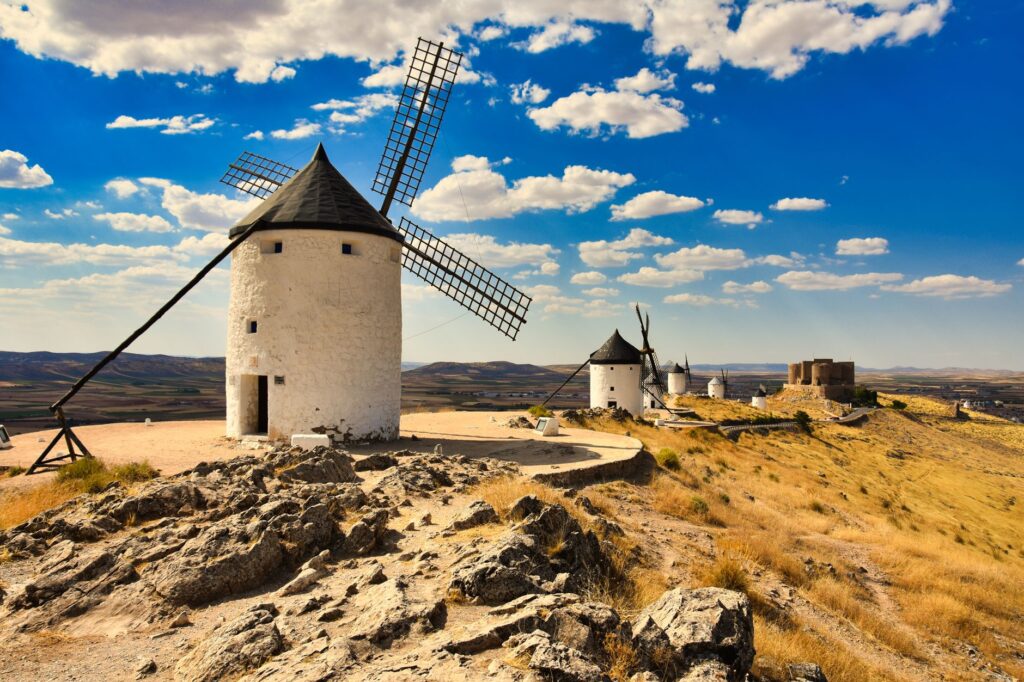 El Renacimiento de los Molinos de Viento en La Mancha: Ingeniería, Patrimonio y Paisaje Literario