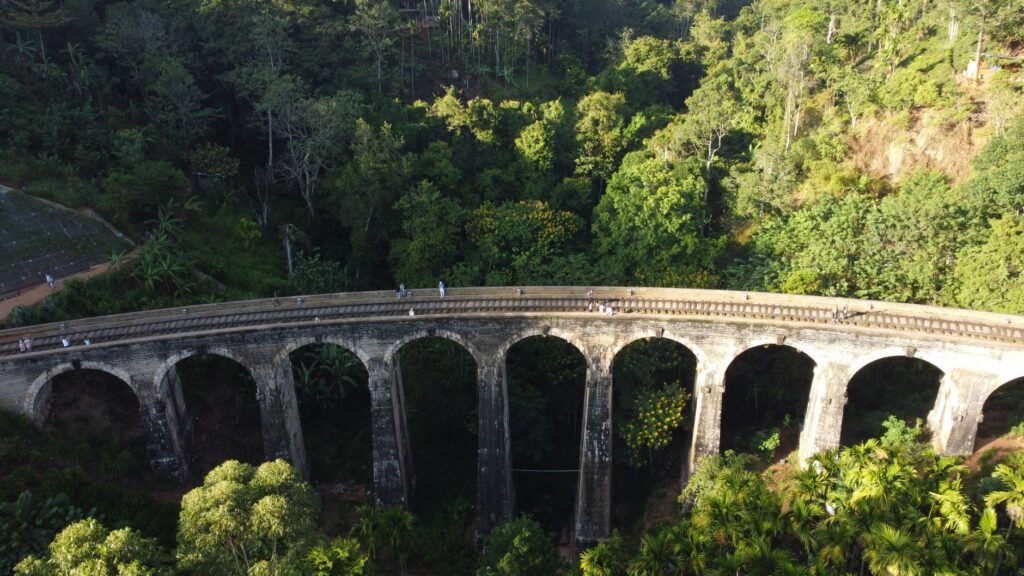 El Expreso de Ella: Ingeniería británica, logística cingalesa y la conectividad ferroviaria en las tierras altas de Sri Lanka