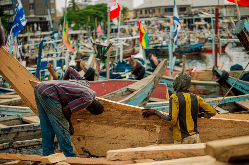 El latido meridional del archipiélago de Fernando Poo: Puertos de marea, lanchas de cabotaje y la conectividad insular de Bioko
