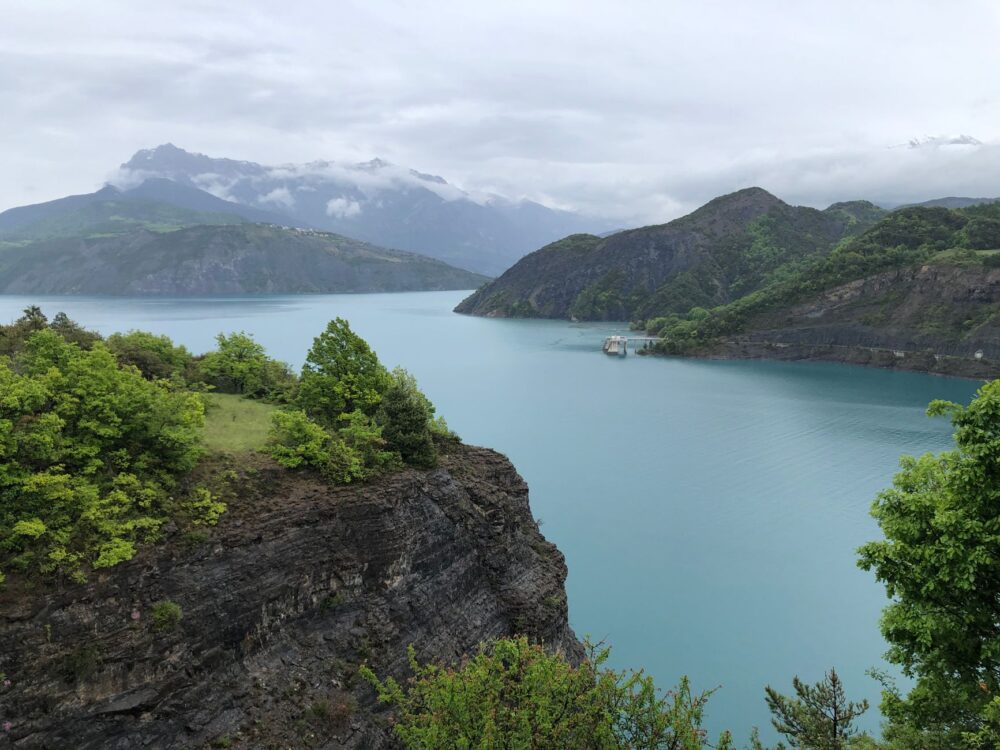 El latido del ferry de Fionnay a la cuenca de Mauvoisin: ingeniería alpina y navegación hidroeléctrica en el Valais