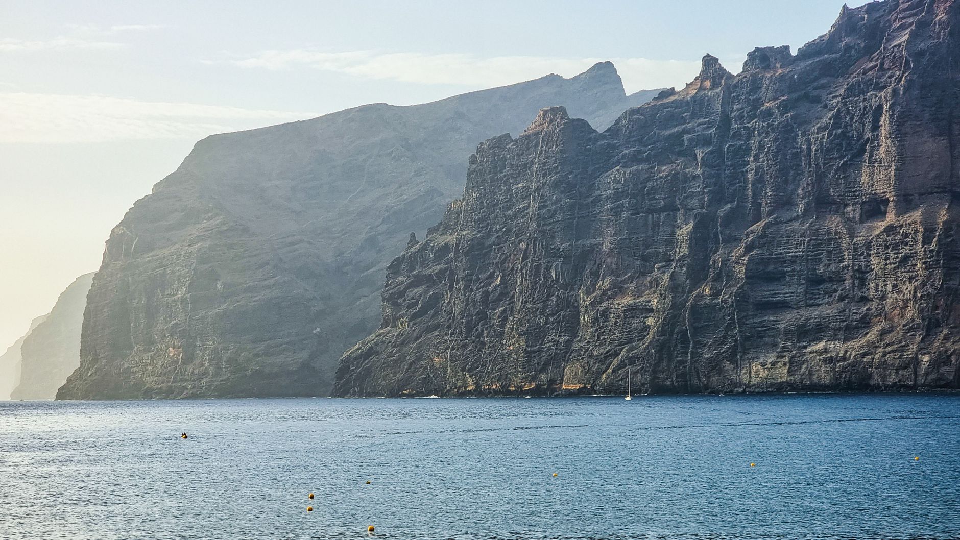 La Travesía del Sendero Costero de Cape Wrath en Escocia: Guía de Expedición y Senderismo por los Acantilados Salvajes del Atlántico Norte