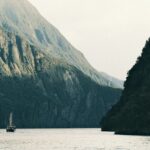 El laberinto intermodal de los fiordos de Fiordland: barcos, mareas y la frágil conectividad anfibia del extremo suroeste de Nueva Zelanda