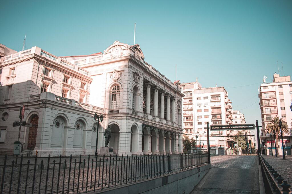 Qué ver en Santiago de Chile, la capital que abrazan las montañas