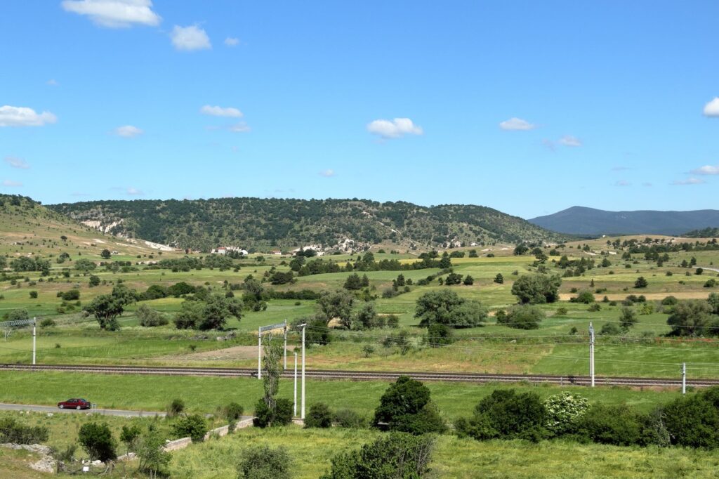 La Ruta del Expreso de Estambul a Sofía: Conectividad Ferroviaria, Fronteras y Geografía en el Sudeste de Europa