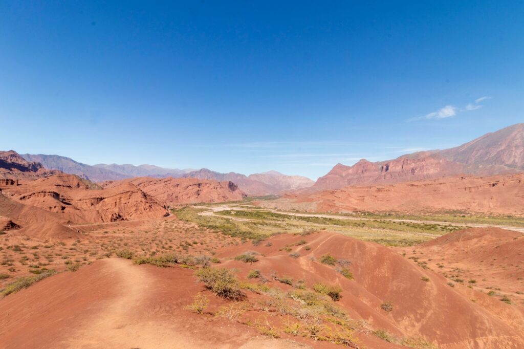 El Tren de las Nubes en Argentina: Ingeniería de Alta Montaña, Logística Ferroviaria y Conectividad en la Puna de Atacama