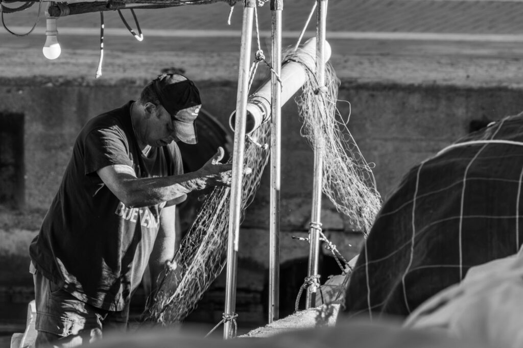 El laberinto intermodal del archipiélago de Fernando de Noronha: lanchas de marea, pistas de toba volcánica y la frágil conectividad de un santuario atlántico