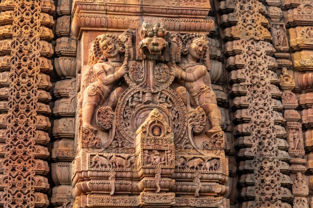 Odisha, donde el latón se convierte en tambor: el oficio que sostiene el pulso ritual de la India