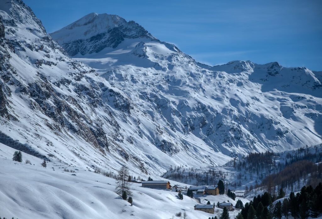 Suiza: el ferrocarril rético, un viaje entre túneles, viaductos y nieve