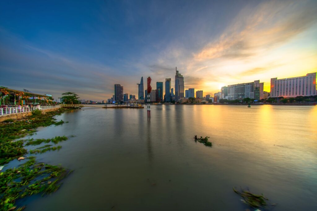 Bình Thạnh, Vietnam: leer el río y el clima antes de salir al agua