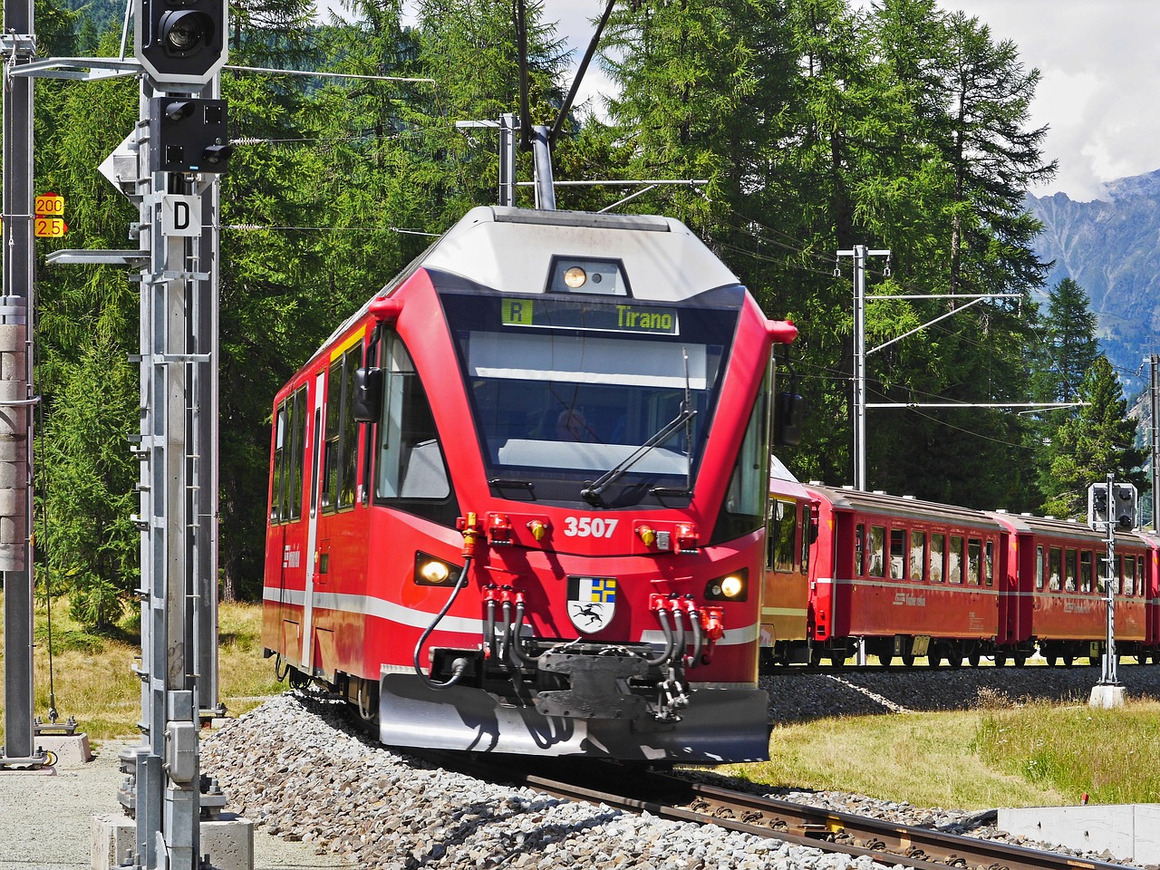 Suiza: el ferrocarril rético, patrimonio que respira entre Albula y Bernina