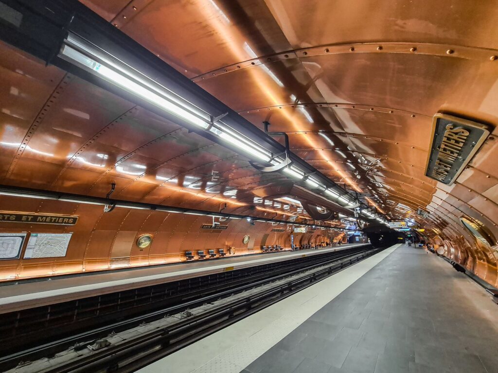 París 19, Buttes-Chaumont: la estación de Ourcq y el París que madruga
